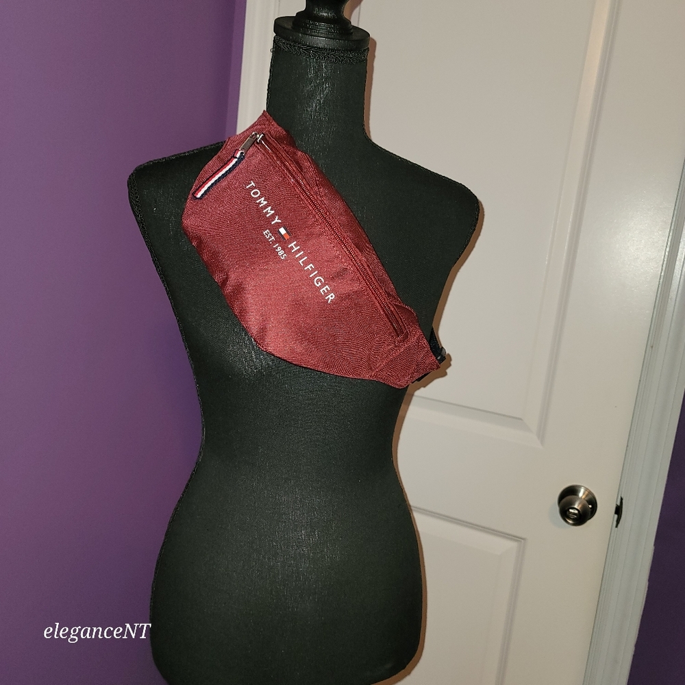 Tommy Hilgiger Unisex Burgundy Fanny Pack Waist / Over Shoulder Bag NWT